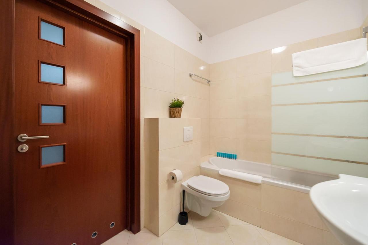 Wola Sunset Apartment Free Parking วอร์ซอ ภายนอก รูปภาพ