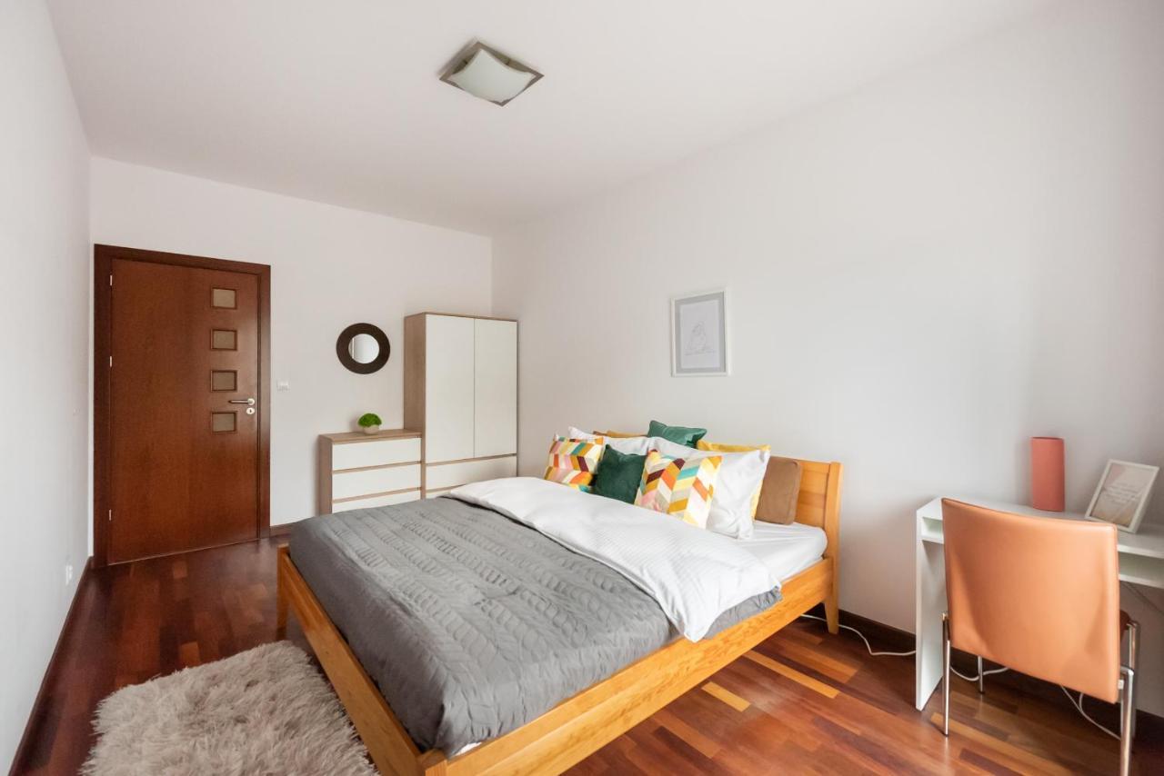 Wola Sunset Apartment Free Parking วอร์ซอ ภายนอก รูปภาพ