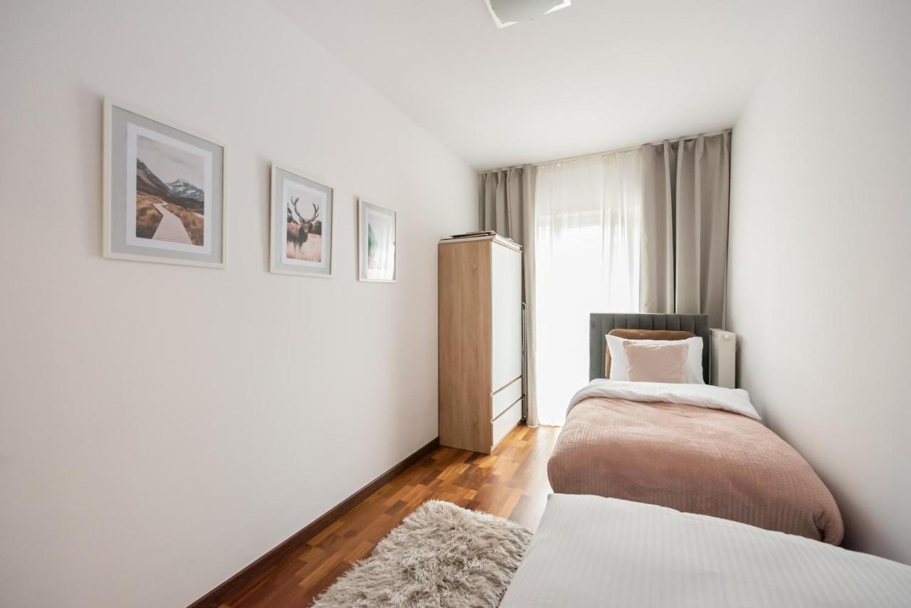 Wola Sunset Apartment Free Parking วอร์ซอ ภายนอก รูปภาพ